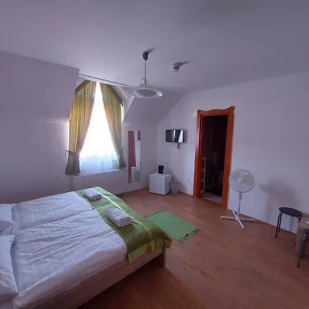 Csipke Vendeghaz Bed & Breakfast *