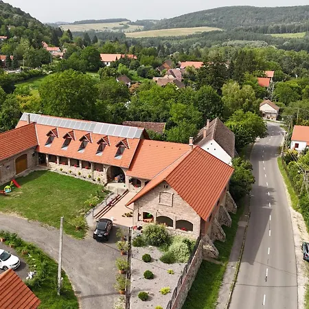 Csipke Vendeghaz Bed & Breakfast *